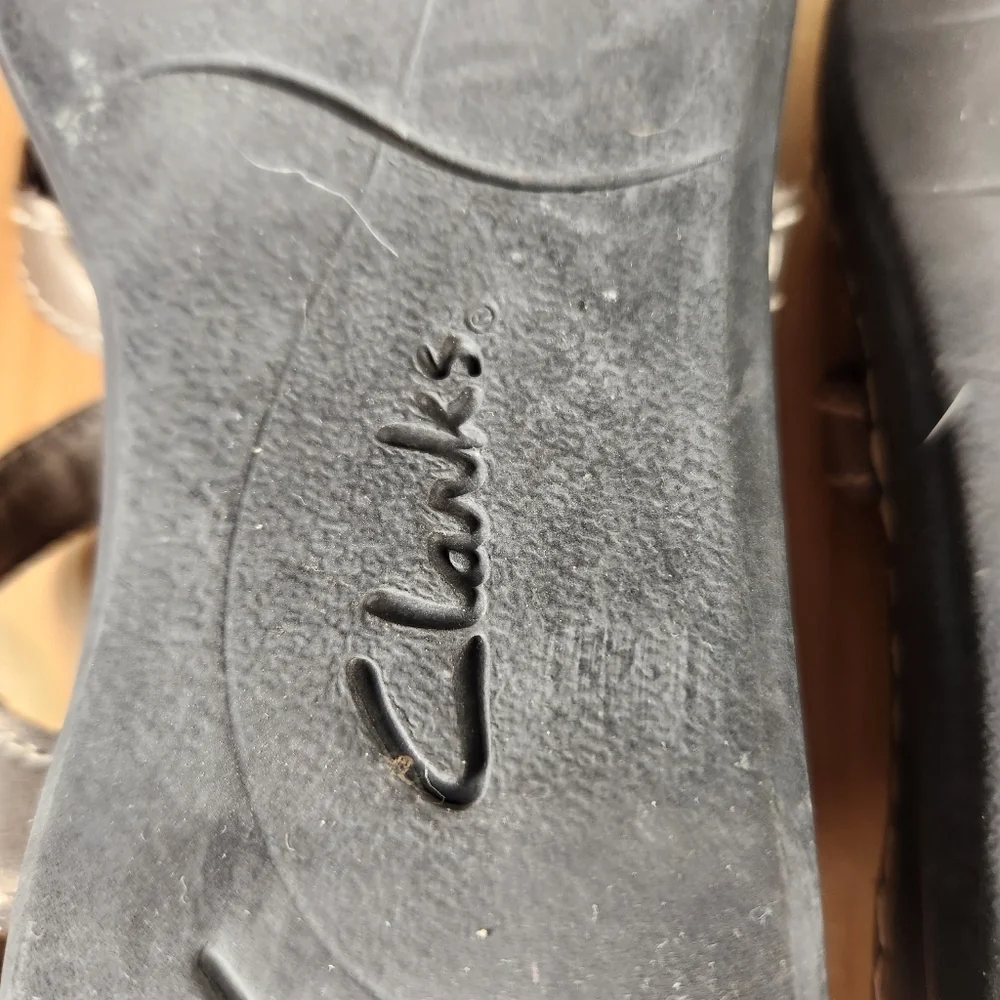 Clarks Sandals Women’s 9 Brown Leather Open Toe Wedge Floral Bendables Shoes - Picture 12 of 12